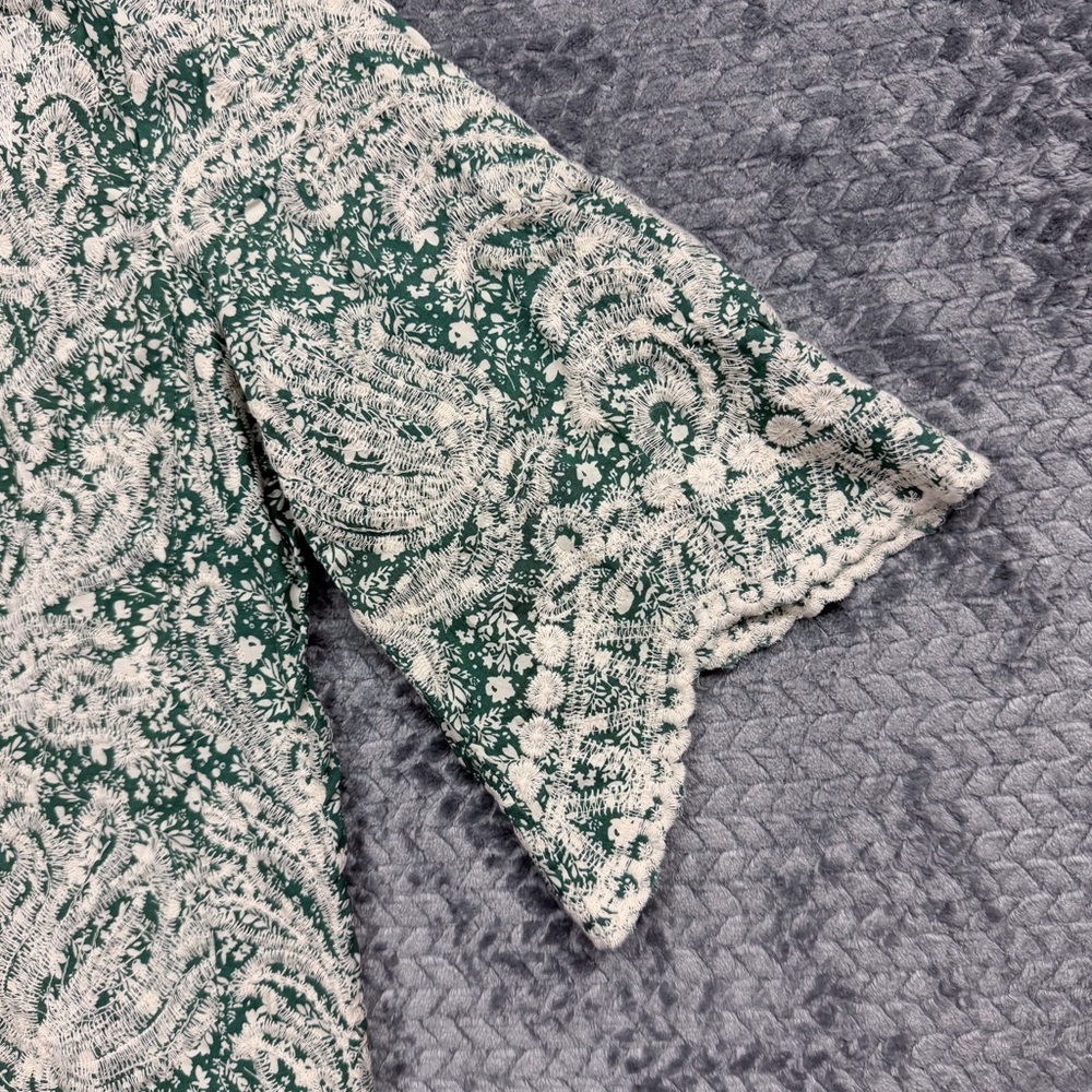Solitaire Women's Green and White Lace Bell Sleeve Top Size Large - Picture 3 of 10